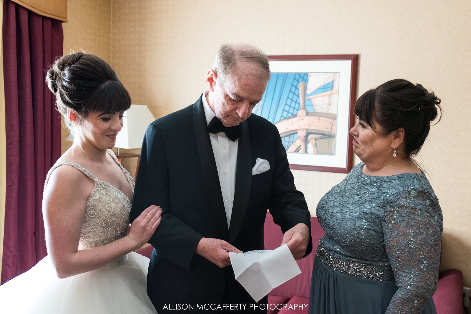 Bride giving her parents a gift before the wedding