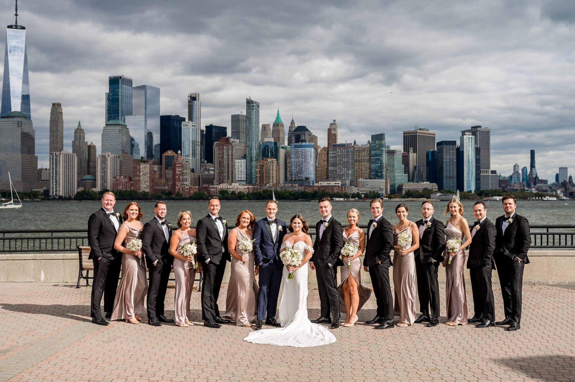 Wedding party posing in front of the manhattan skyline.